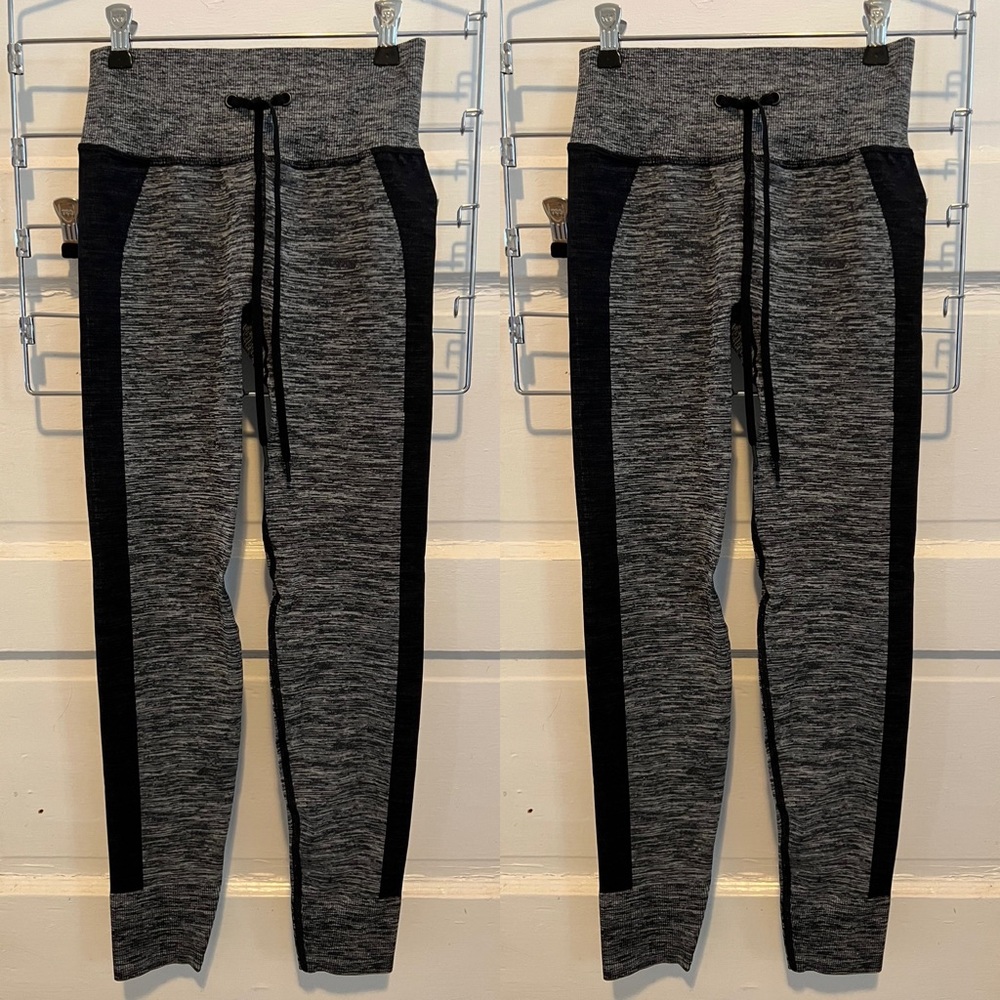 Victoria’s Secret PINK active leggings